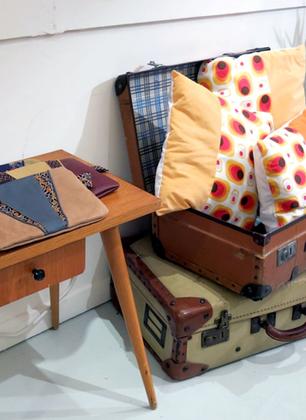 http://larmoireadeuxtemps.tictail.com/
http://larmoireadeuxtemps.blogspot.fr/
https://www.facebook.com/pages/LArmoire-à-Deux-Temps/237419089653364