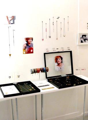 http://www.geminia.fr/
Nous on like!
https://www.facebook.com/geminia.desbijoux?fref=ts